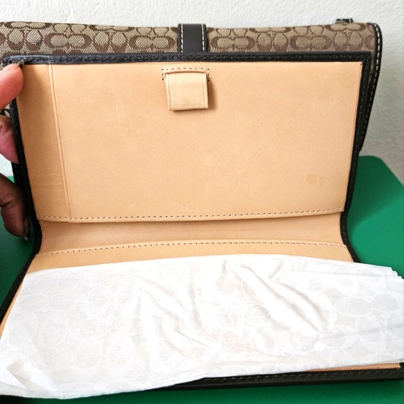 2 in 1 Wallet In Signature Canvas & checkBook. - Picture 2 of 15